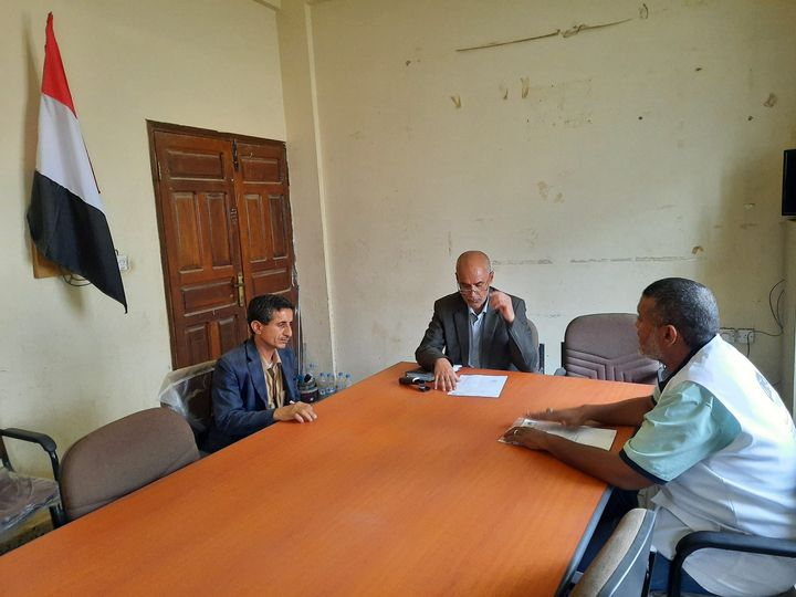 مدير عام مديرية المسراخ يلتقي مدير مؤسسة استجابة للأعمال الإنسانية والإغاثية في المحافظة